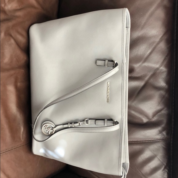 Michael Kors Large Tote - Picture 1 of 3